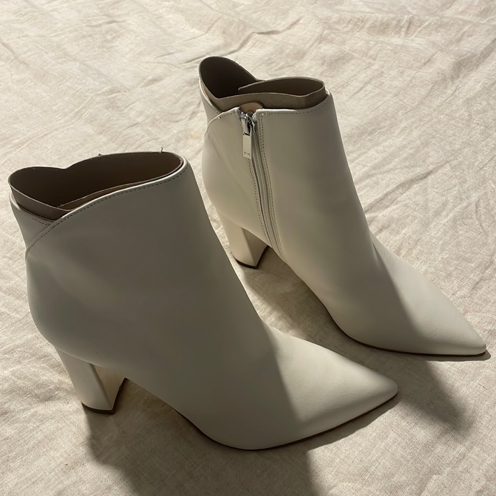 Marc Fisher Urmi booties - white - size 7.5